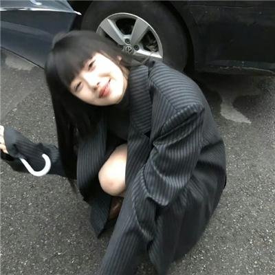 当红小花被曝私下抽烟，连日来颁奖典礼后台画面流出